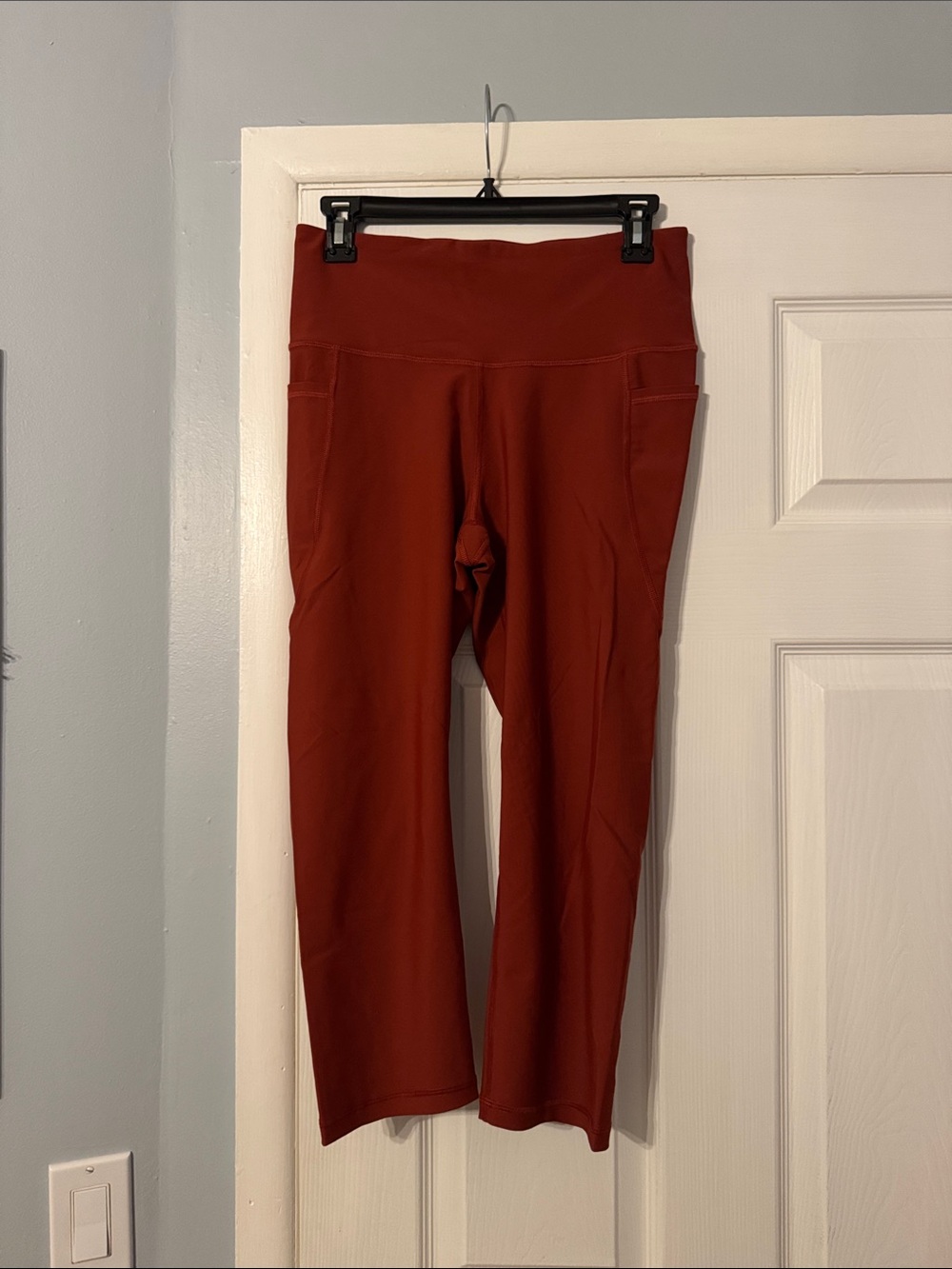 High-Waist Rust Active Capri Leggings
